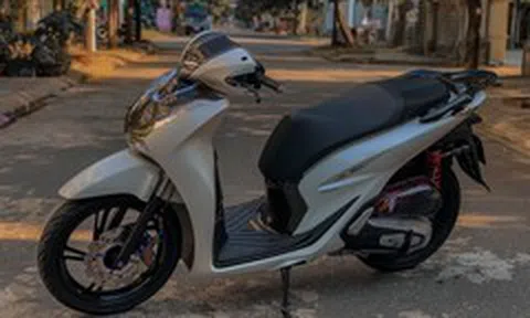 Honda SH độ cặp phuộc sau độc đáo tại Đà Nẵng