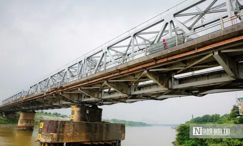 Cận cảnh sự xuống cấp của Cầu Đuống