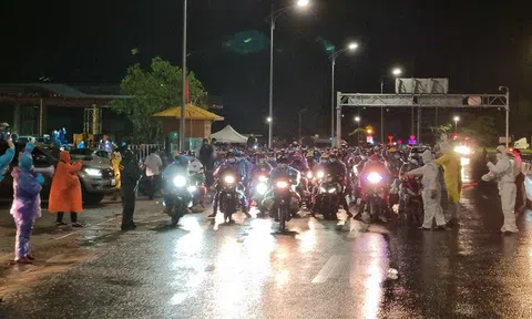 Lần đầu trong lịch sử: Hầm Hải Vân mở cửa cho xe máy chạy qua