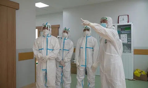 Bác sĩ người Lào hỗ trợ tuyến đầu chống dịch