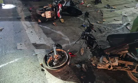 Hai xe máy tông nhau làm 2 người chết, 3 trọng thương