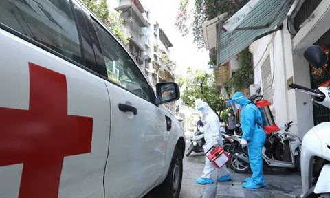 Hà Nội: 3 người một nhà bất ngờ phát hiện mắc COVID-19