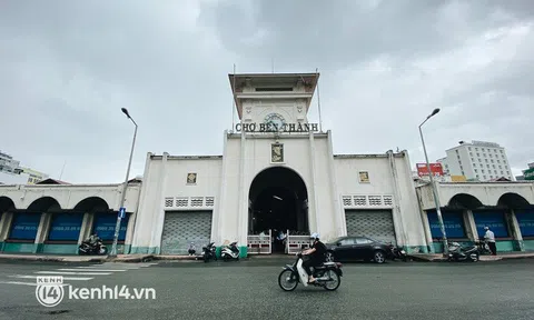 Tiểu thương phấn khởi khi chợ Bến Thành dần nhộn nhịp trở lại: "Mừng lắm, mong Sài Gòn trở lại cuộc sống như ngày xưa"