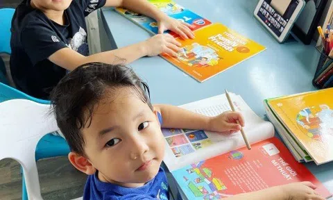 Lê Hoàng bớt nóng tính nhờ học online cùng con