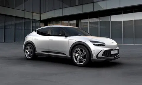 Xe điện Genesis GV60 sạc không dây giá từ 1,15 tỉ đồng