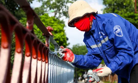 CLIP: Cầu Long Biên "khoác áo" mới, còn nhiều hạng mục xuống cấp