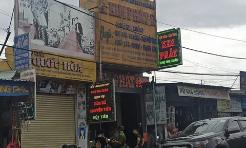 CLIP: Cướp ra tay tại tiệm vàng ở Hóc Môn, TP HCM