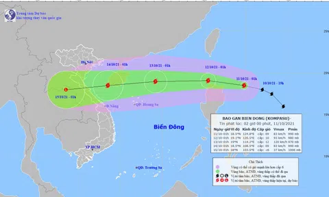 Bão KOMPASU giật cấp 11 tiếp tục hướng vào Biển Đông