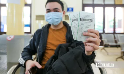 Tàu khách Bắc - Nam bán vé trở lại: "Tôi đợi ngày này đã lâu"