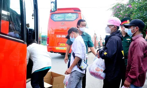Gần 100 người từ Long An tự phát về quê đã gặp bất ngờ lớn khi đến TP HCM