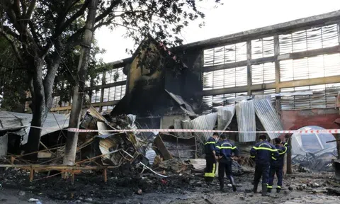 Cháy chợ, hàng trăm ki-ốt bị thiêu rụi