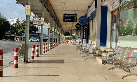 TP HCM: Hãng xe phải báo hủy vé, hành khách tay xách, nách mang buồn bã ra về