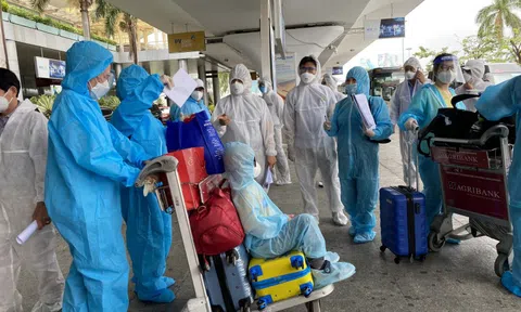Chuyến bay đưa người về Đà Nẵng có ca Covid-19, cách ly tập trung người cùng khoang