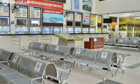 Hà Nội ngày đầu nối lại vận tải liên tỉnh: Cả bến xe chỉ có duy nhất 1 chuyến, nhiều người dân thất vọng phải quay về