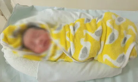 Người phụ nữ bịt mặt bỏ lại bé sơ sinh ở tổ trực Covid-19 của bệnh viện