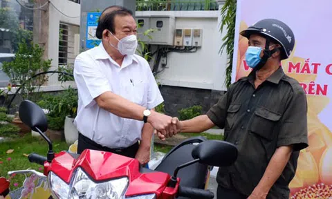 Trao sinh kế, giúp thoát nghèo