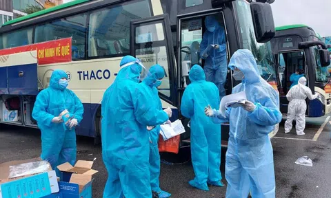 Quảng Nam tiếp tục đón người khó khăn về quê miễn phí bằng ô tô