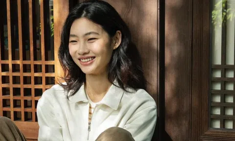 Instagram mỹ nhân ‘Trò chơi con mực’ Jung Ho Yeon đạt 20 triệu lượt theo dõi