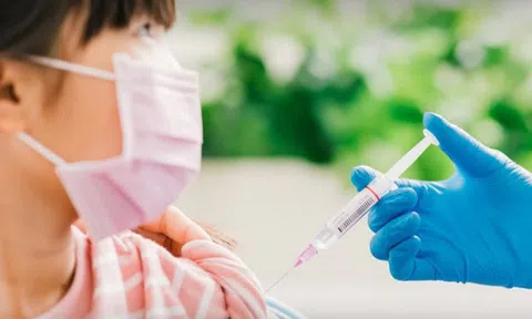 Khẩn trương hướng dẫn tiêm vaccine cho người dưới 18 tuổi