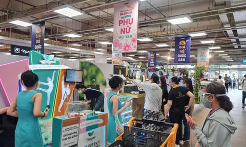 Thời trang, mỹ phẩm giảm giá "khủng" dịp 20-10