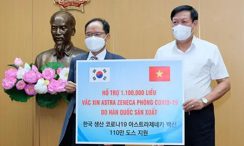 Việt Nam tiếp nhận gần 2 triệu liều vaccine AstraZeneca từ Ba Lan và Hàn Quốc