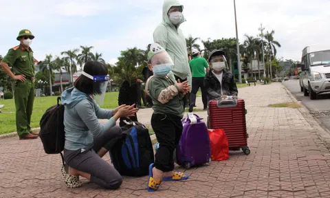 Quảng Ngãi đón 1.160 công dân trên chuyến bay về từ TP HCM, Bình Dương