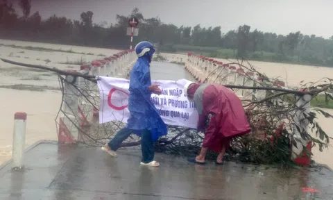 Mưa lớn gây ngập lụt chia cắt nhiều thôn, bản ở Quảng Bình