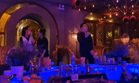 CLIP: Bất chấp lệnh cấm, một quán bar ở Đà Nẵng mở cửa hoạt động náo nhiệt