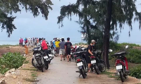 Bình Định: Ra gành đá câu cá, 2 thanh niên bất ngờ bị sóng biển cuốn trôi mất tích