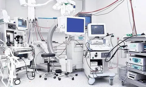 Thủ tướng yêu cầu tăng cường quản lý mua sắm vật tư, thiết bị y tế