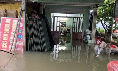 Quảng Ngãi: Mưa như trút nước, lũ lên nhanh làm nhiều nơi ngập nặng