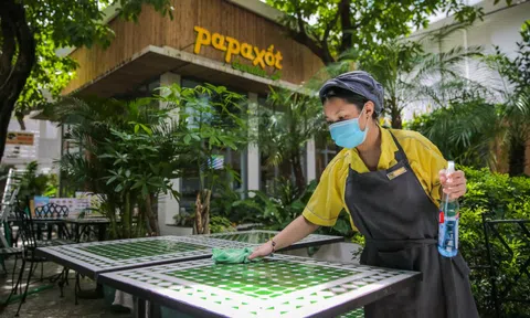 Hàng quán ở TP HCM chuẩn bị đợi ngày mở bán tại chỗ