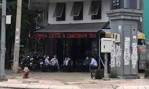 Nhiều hàng quán tại TP HCM đã mở bán tại chỗ