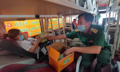 Gần 700 người vừa được quân đội đưa về miền Tây bằng xe giường nằm