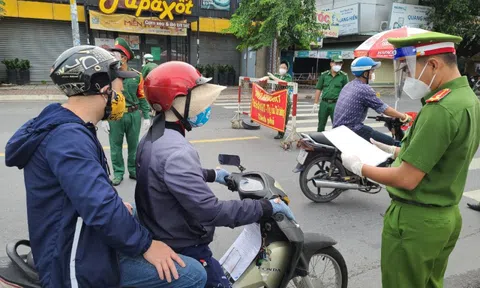 NÓNG: Đang tháo dỡ toàn bộ chốt, trạm kiểm soát ở cửa ngõ ra vào TP HCM