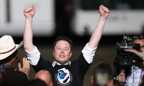 Elon Musk đang là số 1 về mọi thứ: Là người giàu nhất hành tinh, sở hữu 2 công ty, 1 là nhà sản xuất xe điện lớn nhất, 1 là công ty hàng không vũ trụ giá trị nhất thế giới