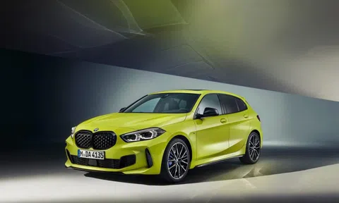BMW M135i 2022 - đối thủ khó nhằn của Mercedes-AMG A35