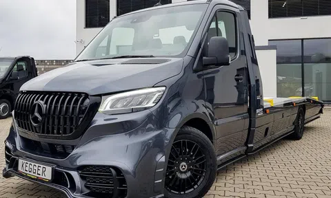 Xe cứu hộ hạng sang Mercedes Sprinter thiết kế như xe đua