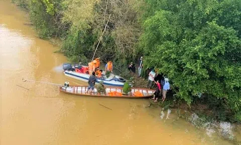 Nữ sinh lớp 8 để lại xe đạp điện trên bờ, nghi nhảy xuống sông tự tử