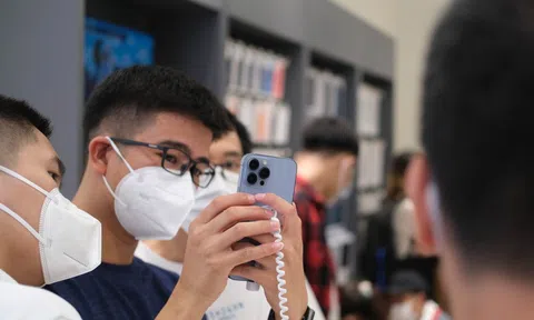 Không còn iPhone 13 xách tay, đại lý chính hãng thắng lớn