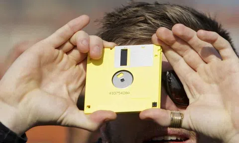 Sau tất cả, người Nhật cuối cùng cũng sắp ngừng sử dụng những chiếc đĩa mềm 'cổ lỗ sĩ'