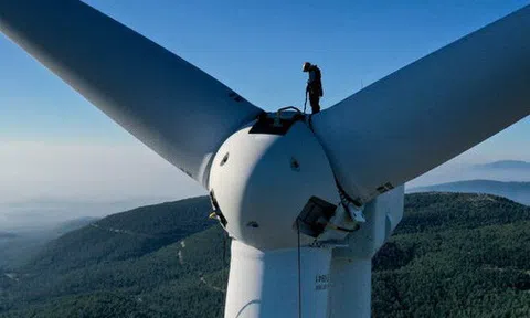 Cuộc sống của một kỹ thuật viên bảo trì tuabin điện gió: Lương cao, môi trường làm việc thoáng đãng, phù hợp người thích leo trèo