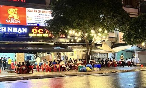TP HCM: Nhiều quán che chắn, "ngụy trang" để bán rượu bia cho thực khách