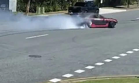 “Nẹt pô” drift khoe xế, Nissan độ bị cảnh sát thu giữicon
