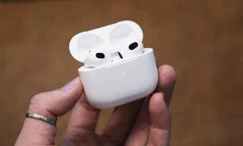 Chi tiết tai nghe AirPods 3: Đeo thoải mái, giá 6,5 triệu đồng