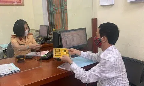 Sắp đến hạn cuối, xe kinh doanh không đổi biển số vàng sẽ bị phạt nặng