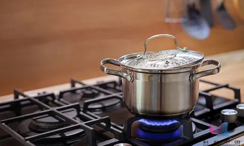 Ngửi thấy mùi lạ khi vừa bước chân về nhà, nữ sinh trung học cứu sống cả tòa chung cư