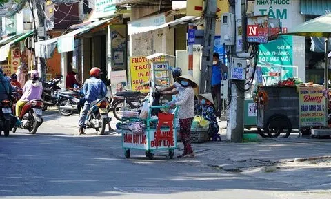 Bình Thuận: Phường Phú Tài tạm dừng hoạt động bán hàng rong, vé số