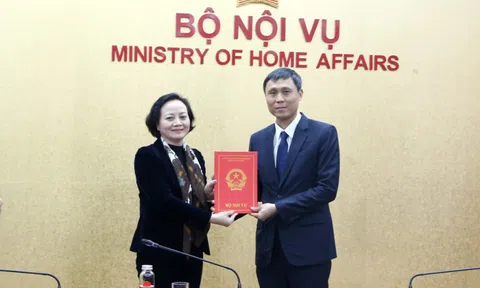 Công bố và trao quyết định bổ nhiệm cán bộ tại Bộ Nội vụ