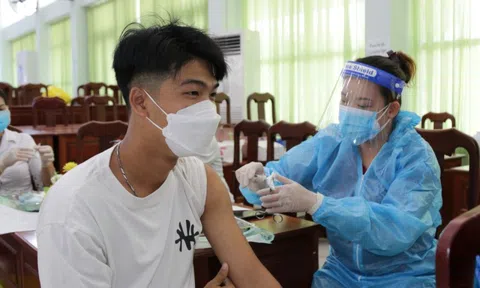 Nhiều tỉnh miền Tây ráo riết tiêm vắc-xin cho trẻ